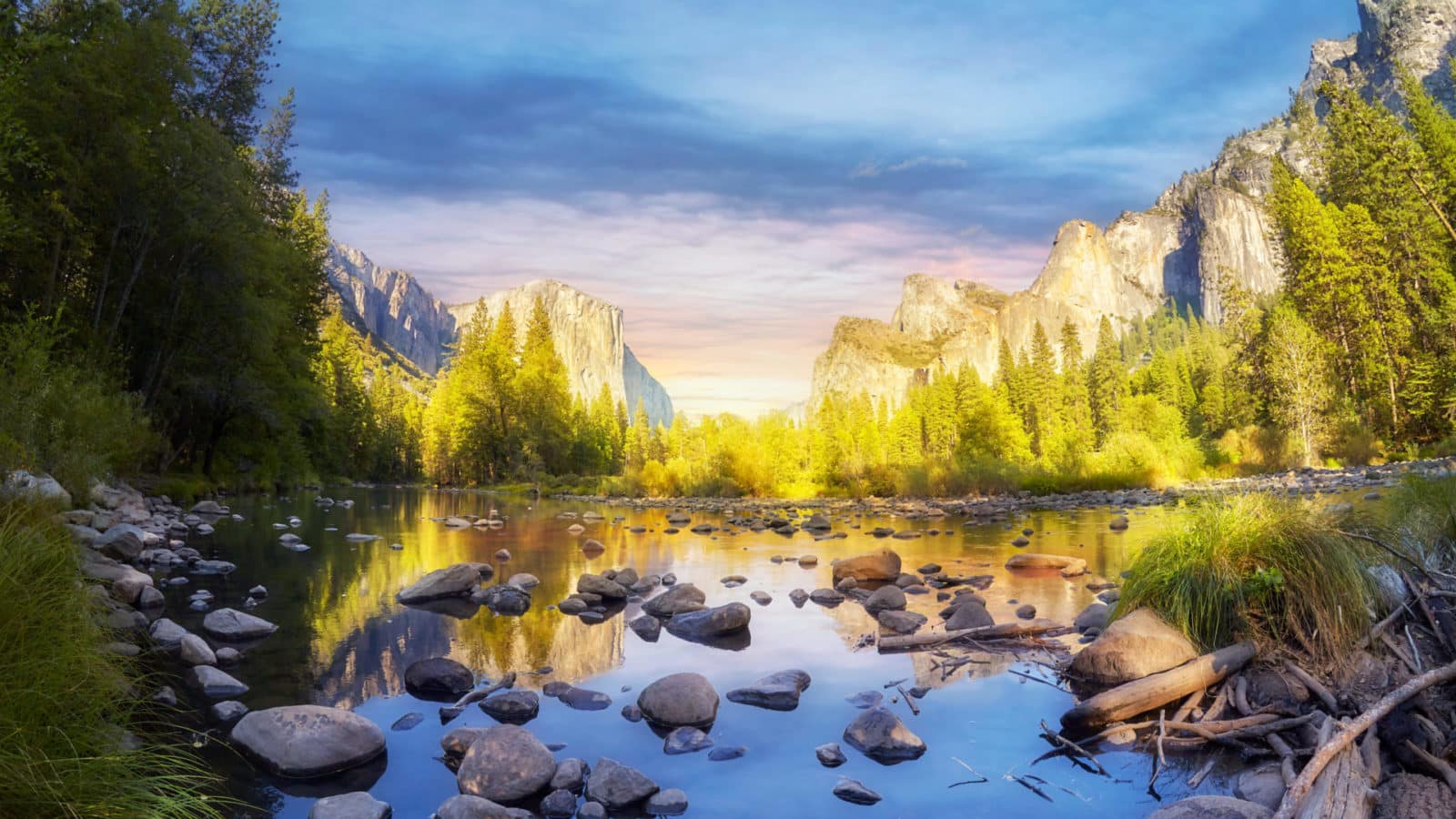 Yosemite Valley at sunset as seen from the Merced River