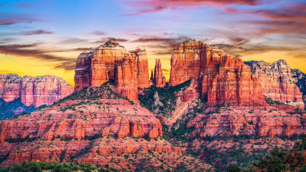 View of Sedona's Red Rock State Park in Arizona with pink dramatic rock formations