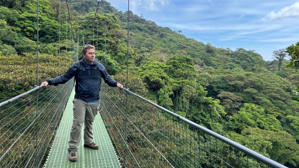 High suspension bridges in Costa Rica's Monteverde Cloud Forest (Photo: Steven Diaz)