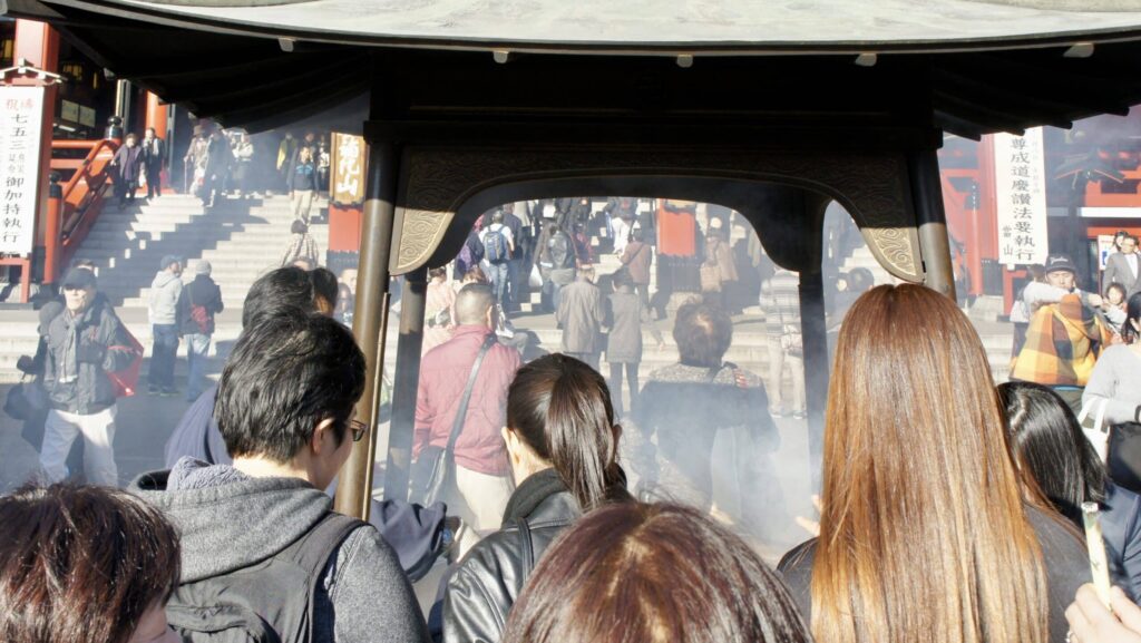 crowd entering temple in Tokyo
