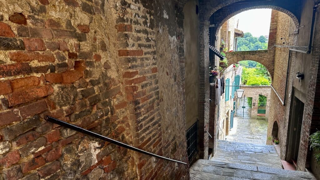 alleyway in Siena