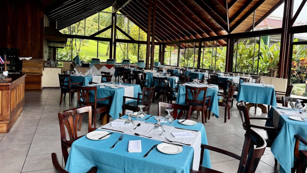 restaurant at Arenal Paraiso resort 