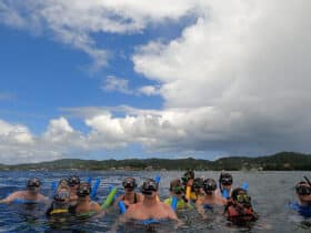 Large family on snorkeling day trip in Honduras