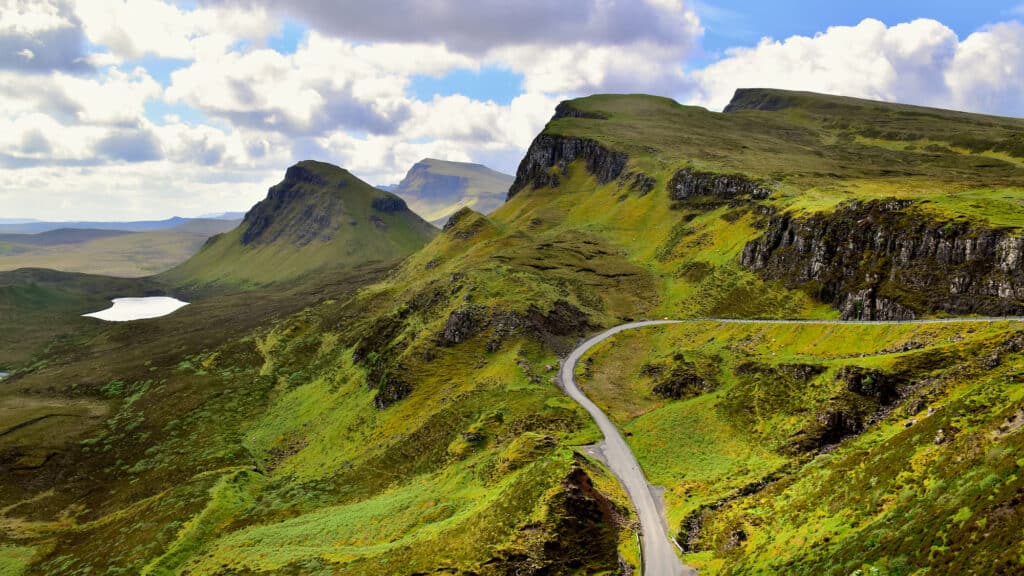 Isle of Skye on a Rabbie's Tour: views of the mountains